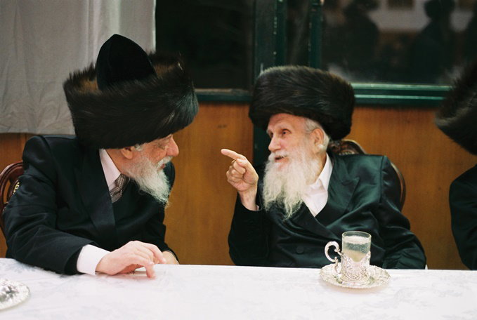 הגר"מ אויערבאך זצוק"ל עם האדמו"ר מקאפיטשניץ