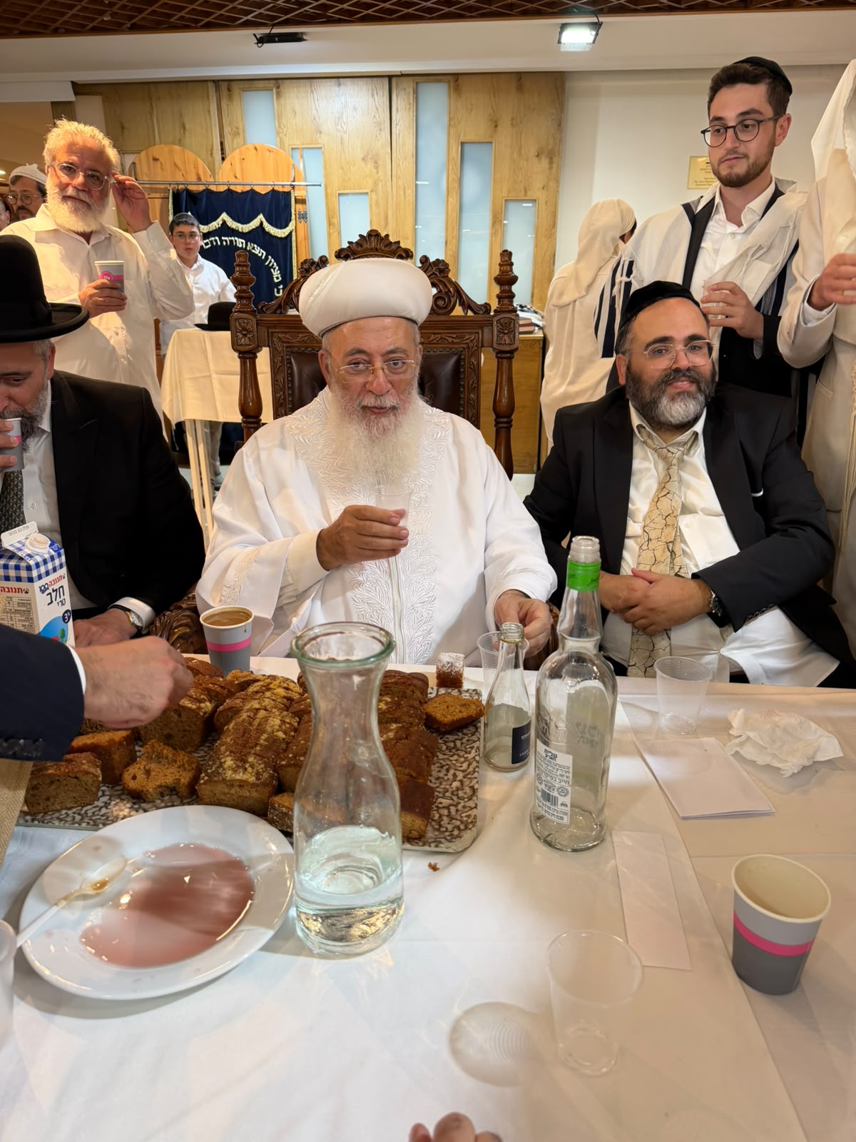 תיעוד מיוחד: הראש"ל הגר"ש עמאר בברכת הלבנה והבדלה במוצאי יום הכיפורים