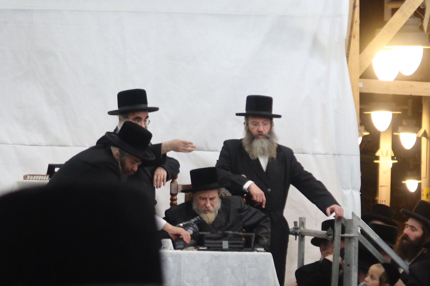 האדמו"ר מרחמסטריווקא בתשליך
