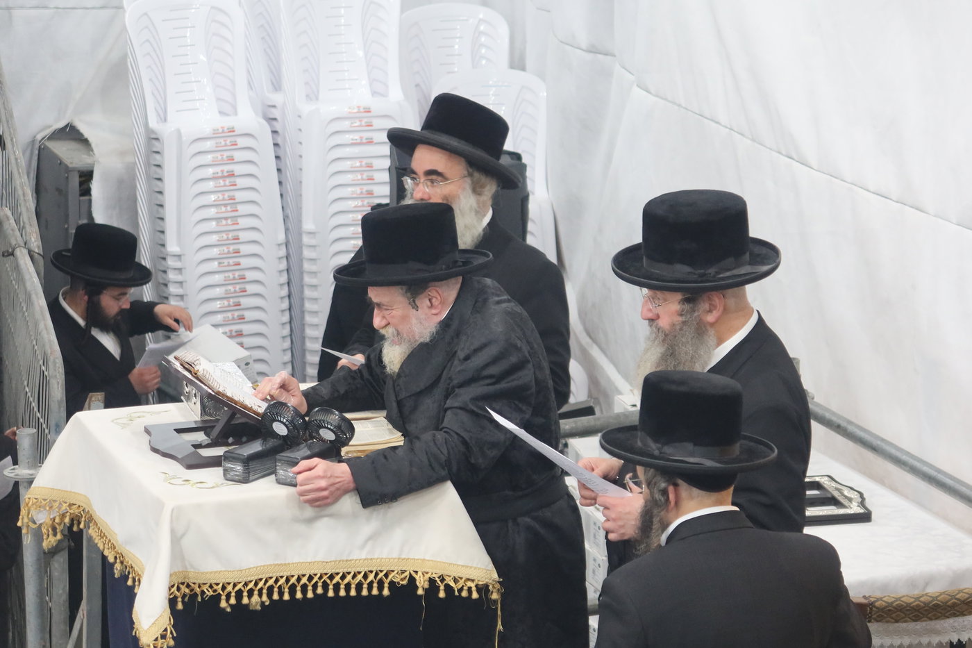האדמו"ר מרחמסטריווקא בתשליך