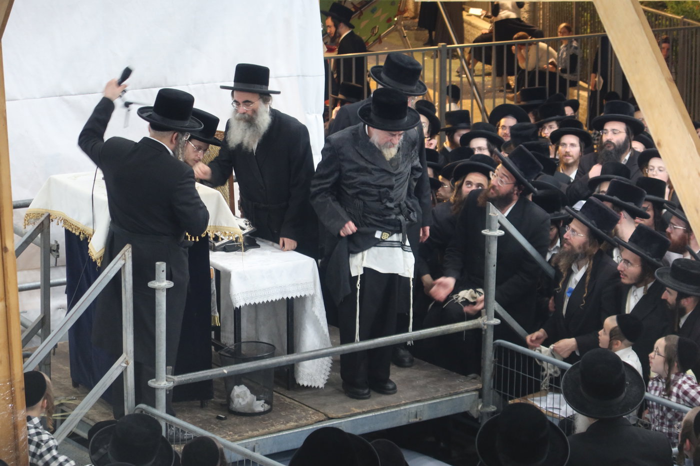האדמו"ר מרחמסטריווקא בתשליך