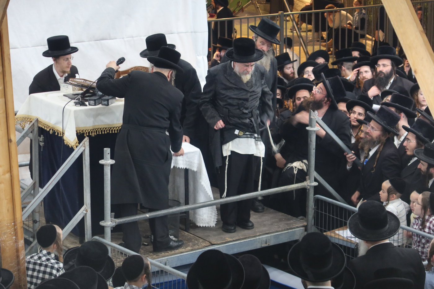האדמו"ר מרחמסטריווקא בתשליך