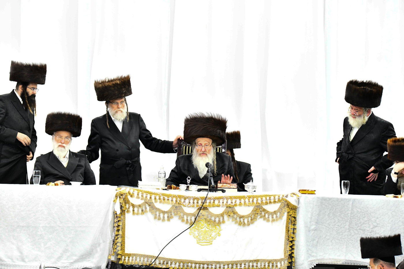 מוצאי יו"כ בחצה"ק ביאלה