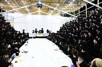מוצאי יו"כ בחצה"ק ביאלה
