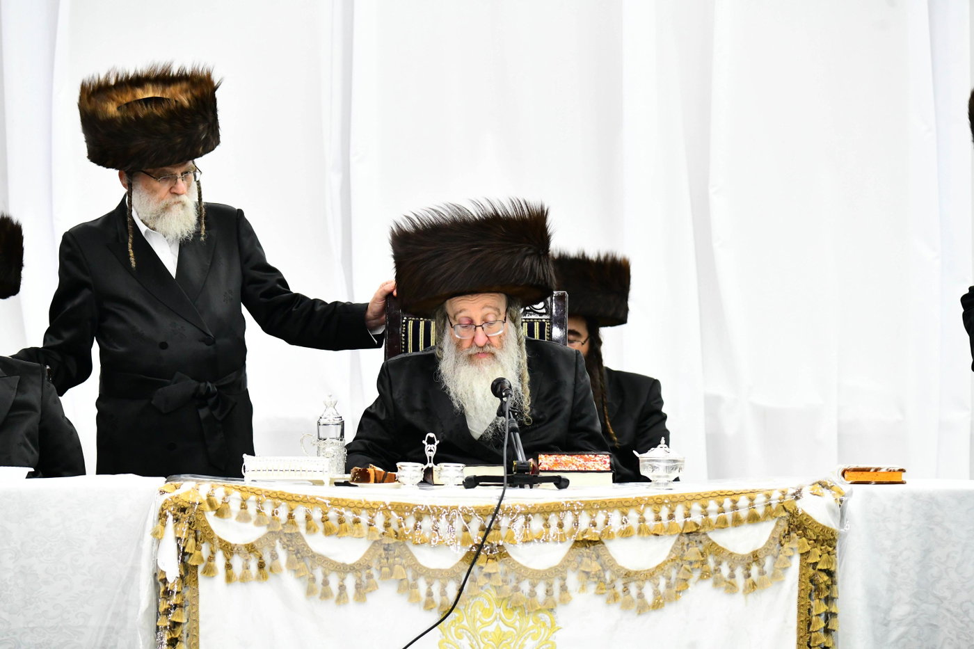 מוצאי יו"כ בחצה"ק ביאלה
