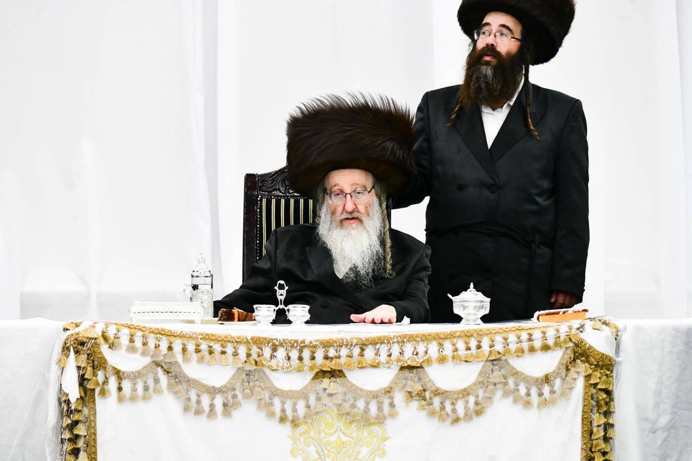 מוצאי יו"כ בחצה"ק ביאלה