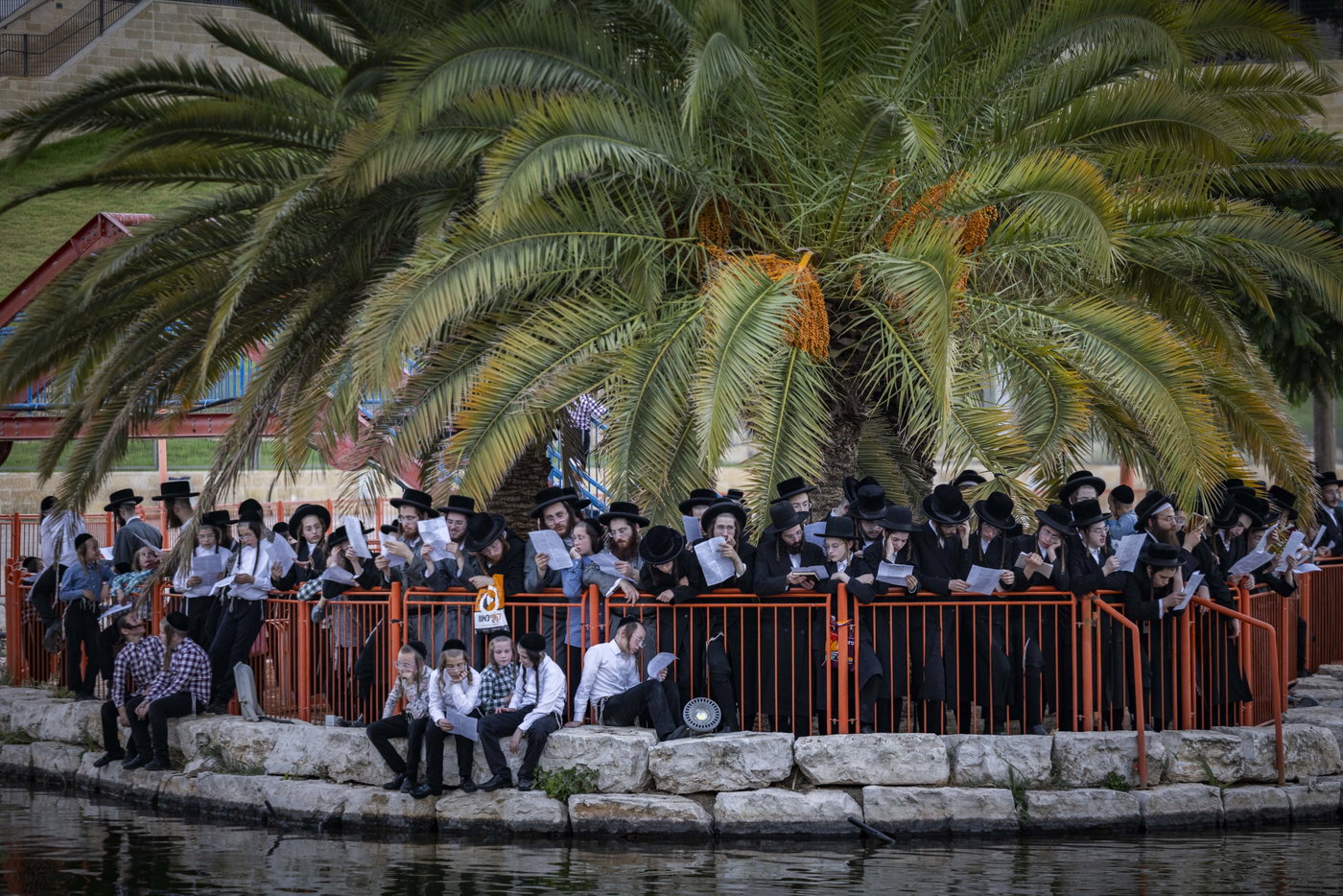 האדמו"ר מתולדות אברהם יצחק בתשליך