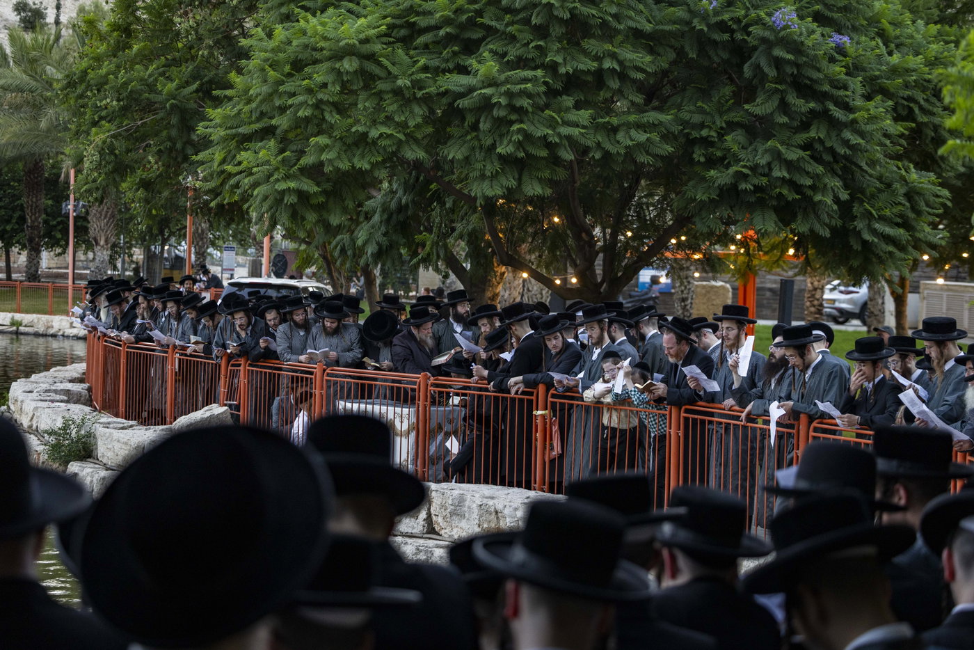 האדמו"ר מתולדות אברהם יצחק בתשליך