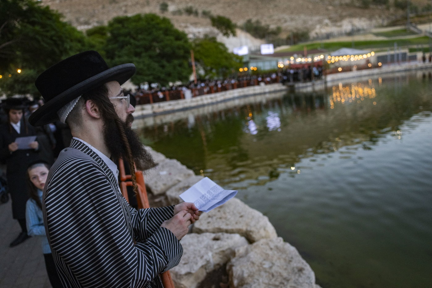 האדמו"ר מתולדות אברהם יצחק בתשליך