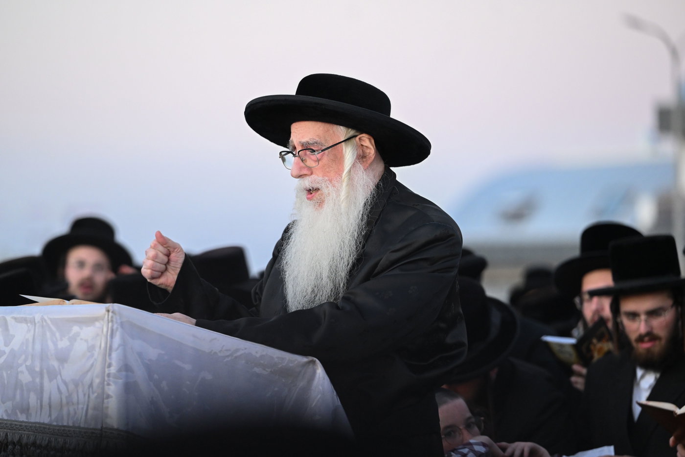 האדמו"ר מצאנז בתשליך