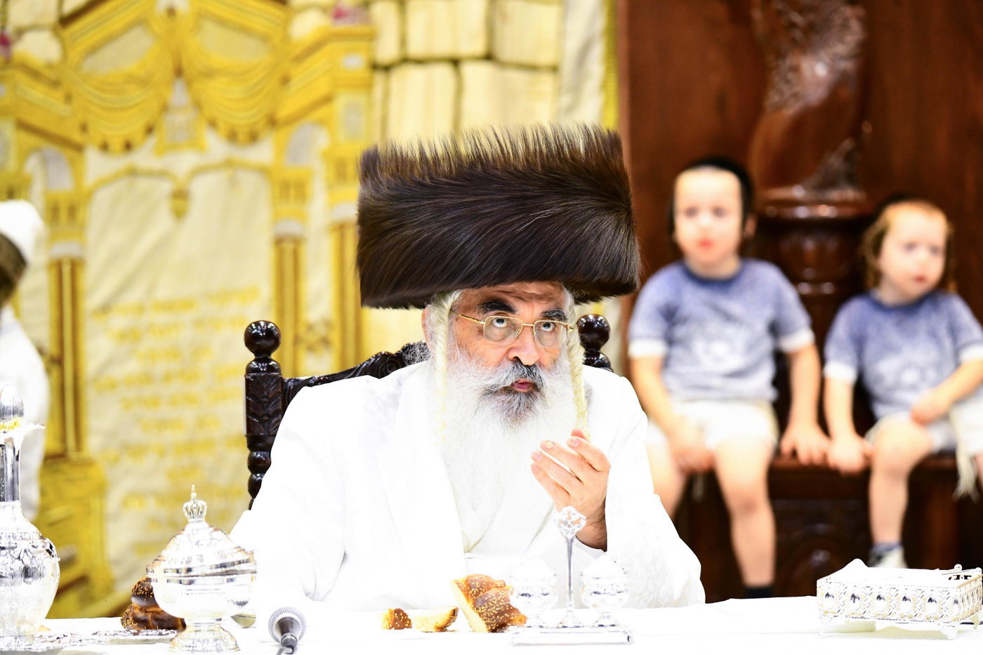 מוצאי יום כיפור בחצה"ק דושינסקיא