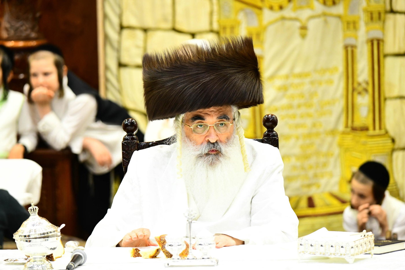 מוצאי יום כיפור בחצה"ק דושינסקיא