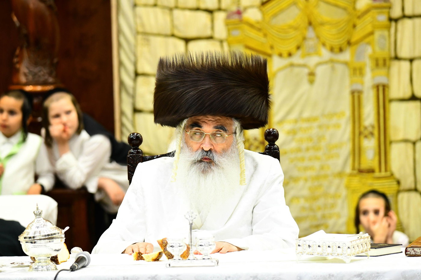 מוצאי יום כיפור בחצה"ק דושינסקיא