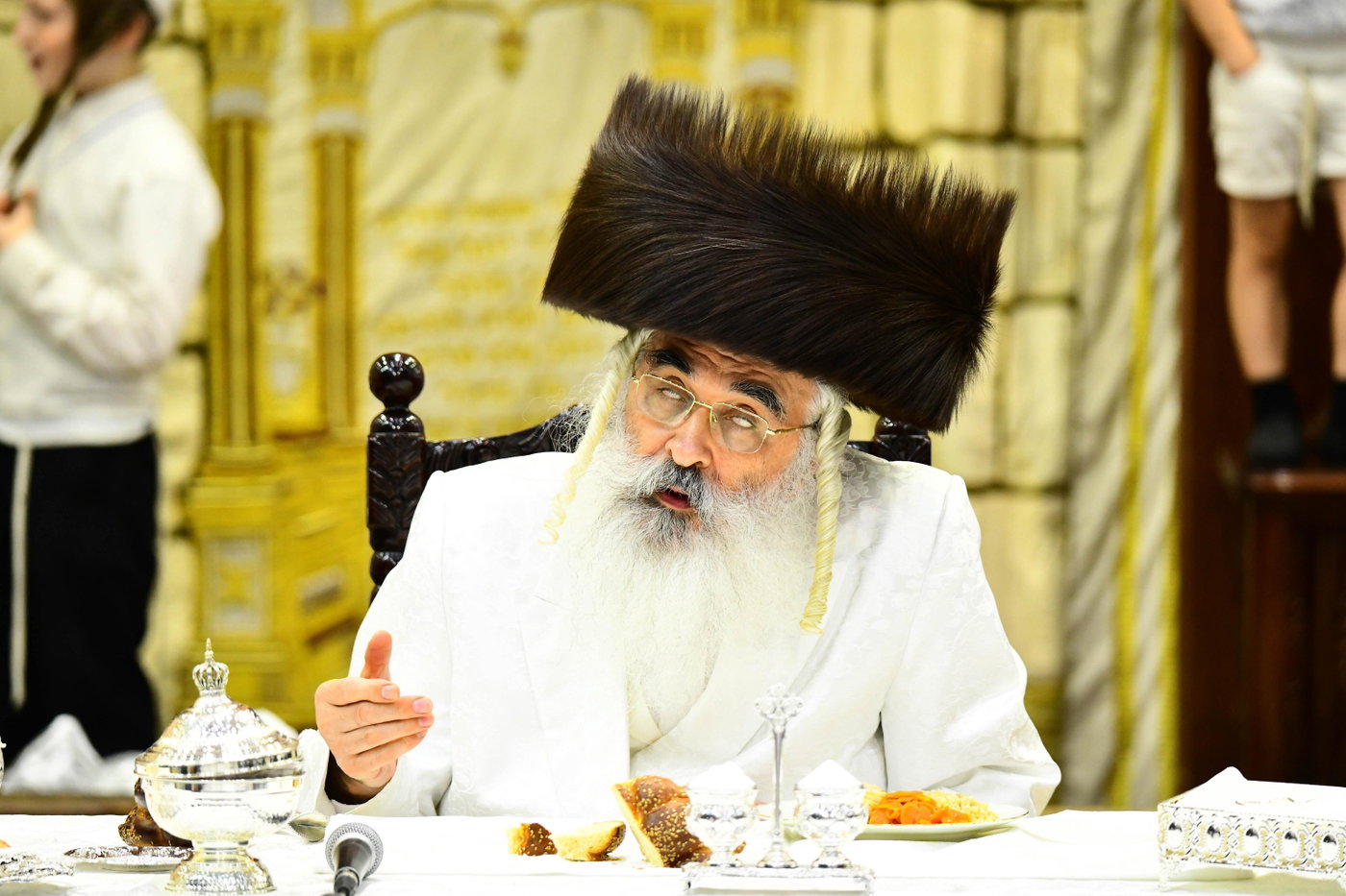 מוצאי יום כיפור בחצה"ק דושינסקיא