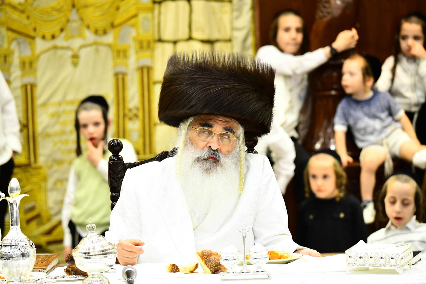 מוצאי יום כיפור בחצה"ק דושינסקיא