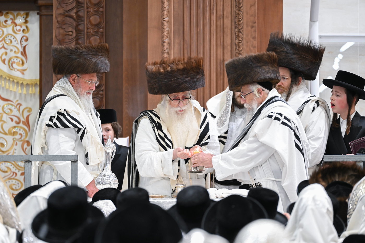 האדמו"ר מצאנז בהבדלה במוצאי יום כיפור