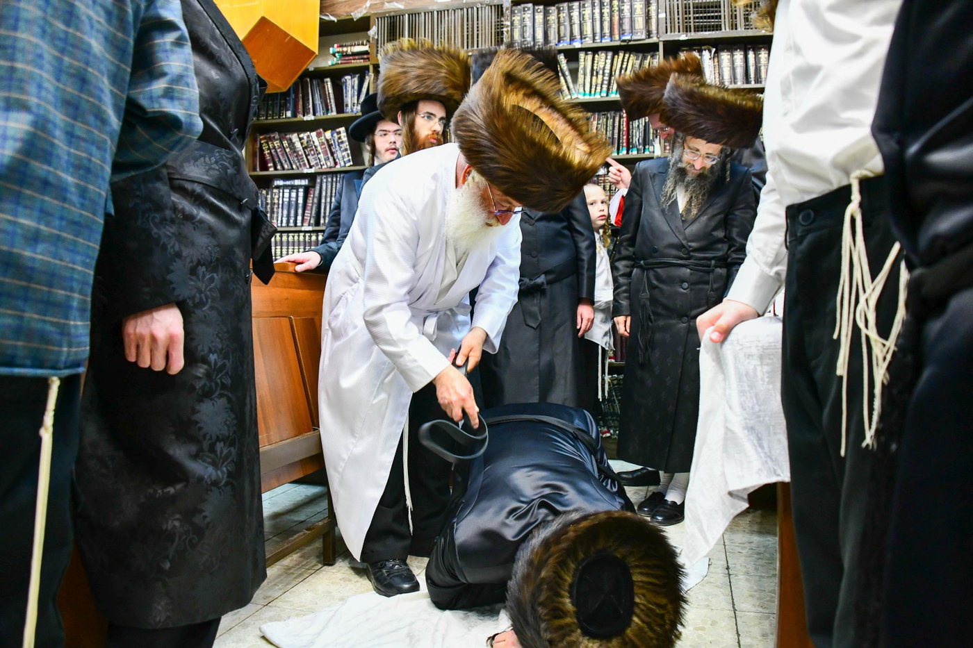 ערב יום כיפור בחצה"ק לעלוב