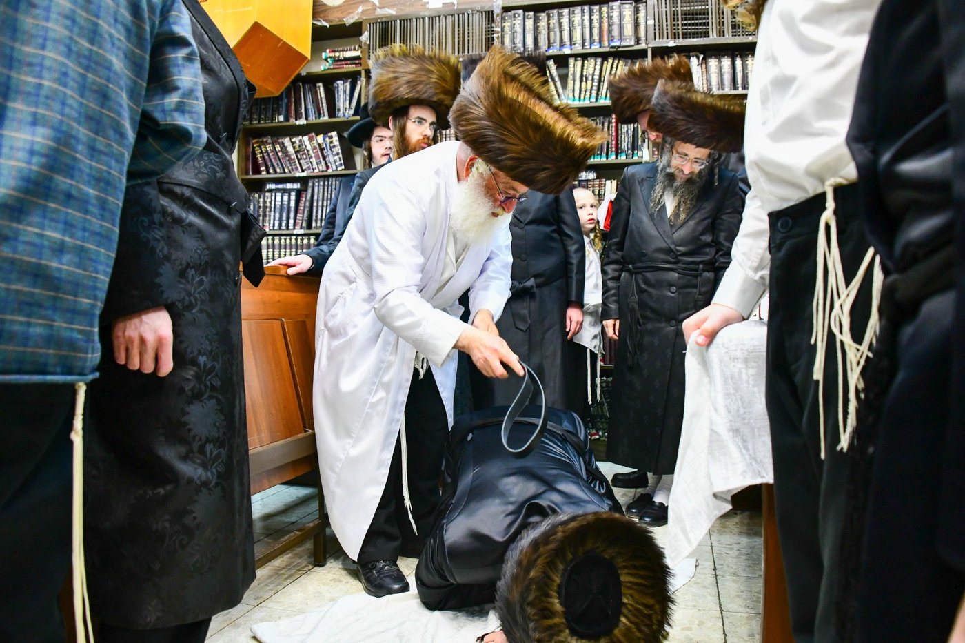 ערב יום כיפור בחצה"ק לעלוב