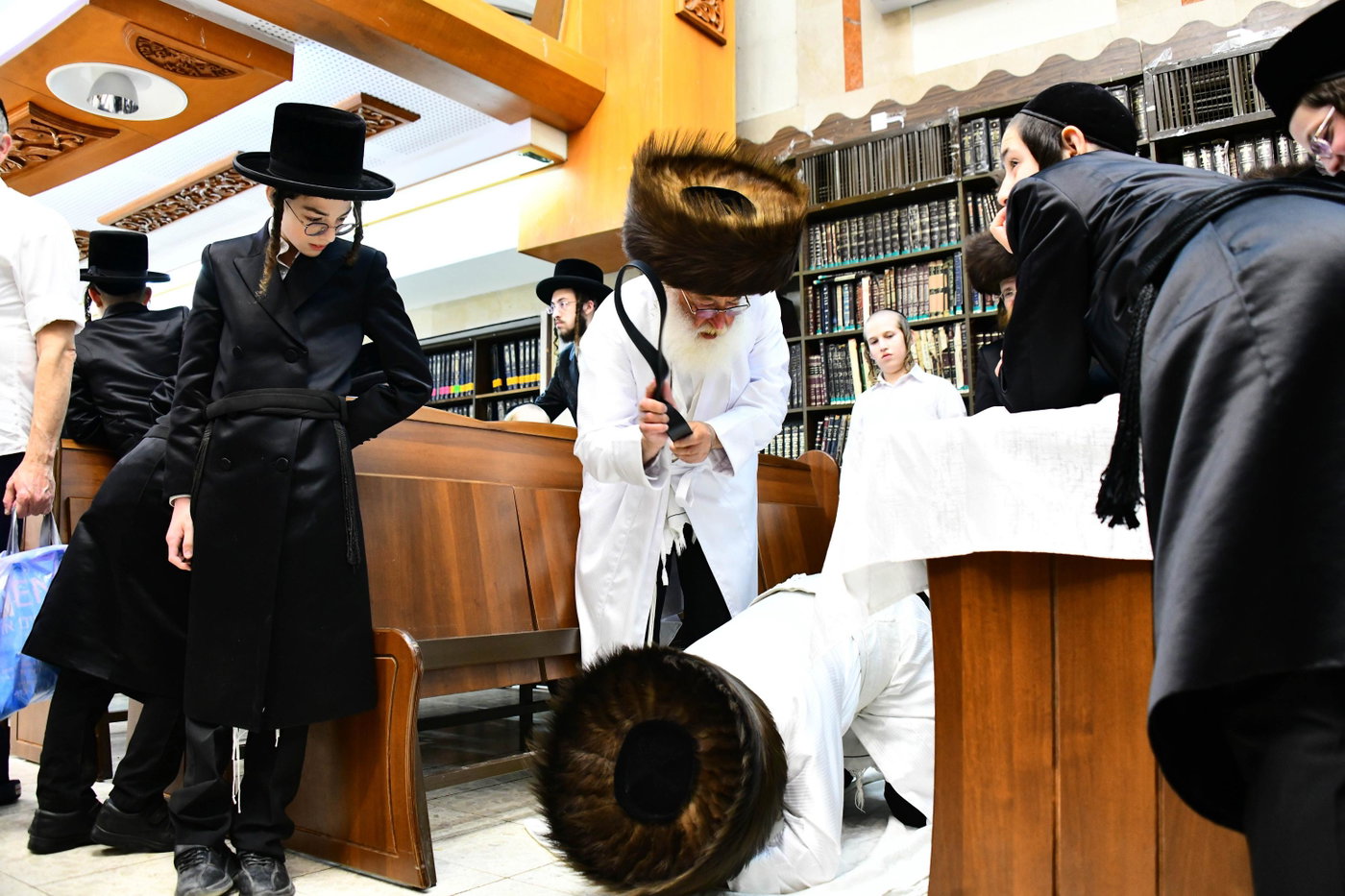 ערב יום כיפור בחצה"ק לעלוב