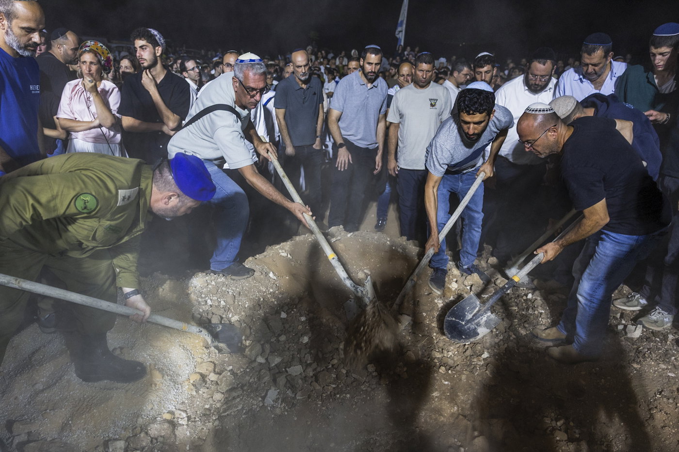 מסע הלוויה, הלילה
