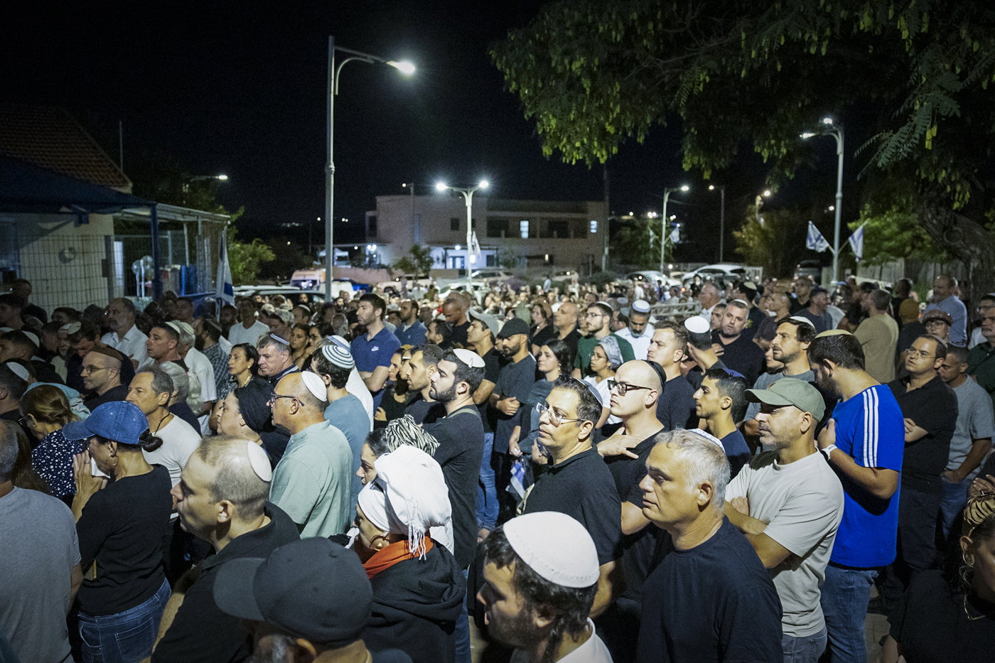 מסע הלוויה, הלילה