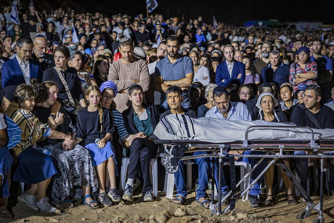 מסע הלוויה, הלילה