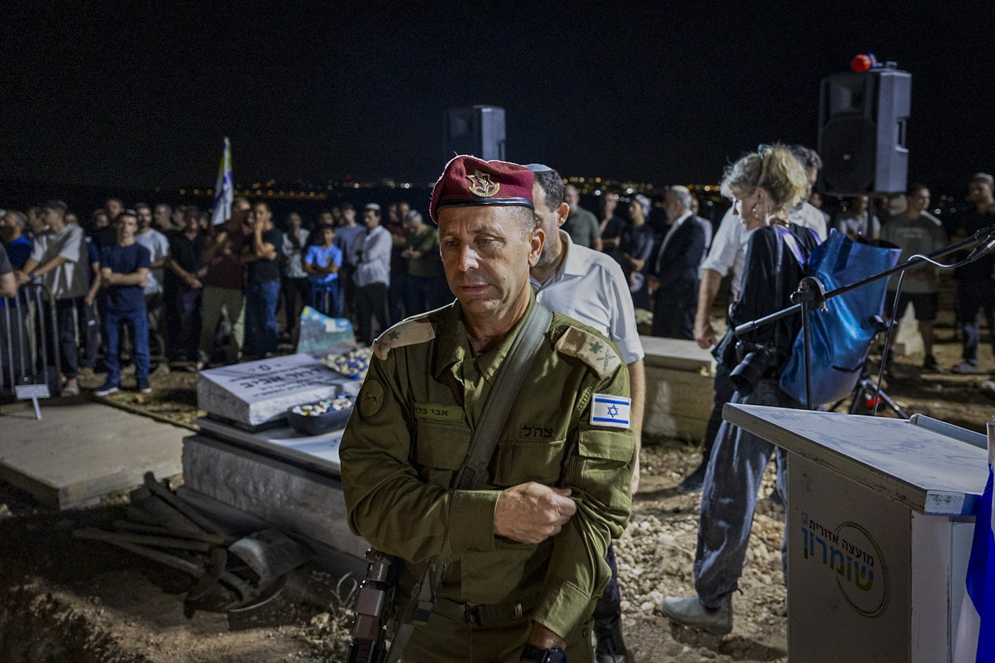 מסע הלוויה, הלילה