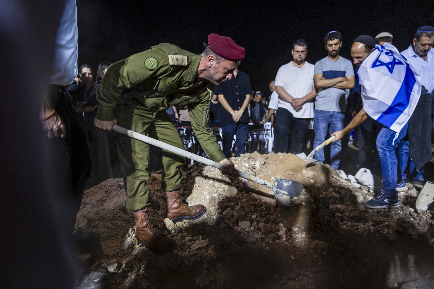 מסע הלוויה, הלילה