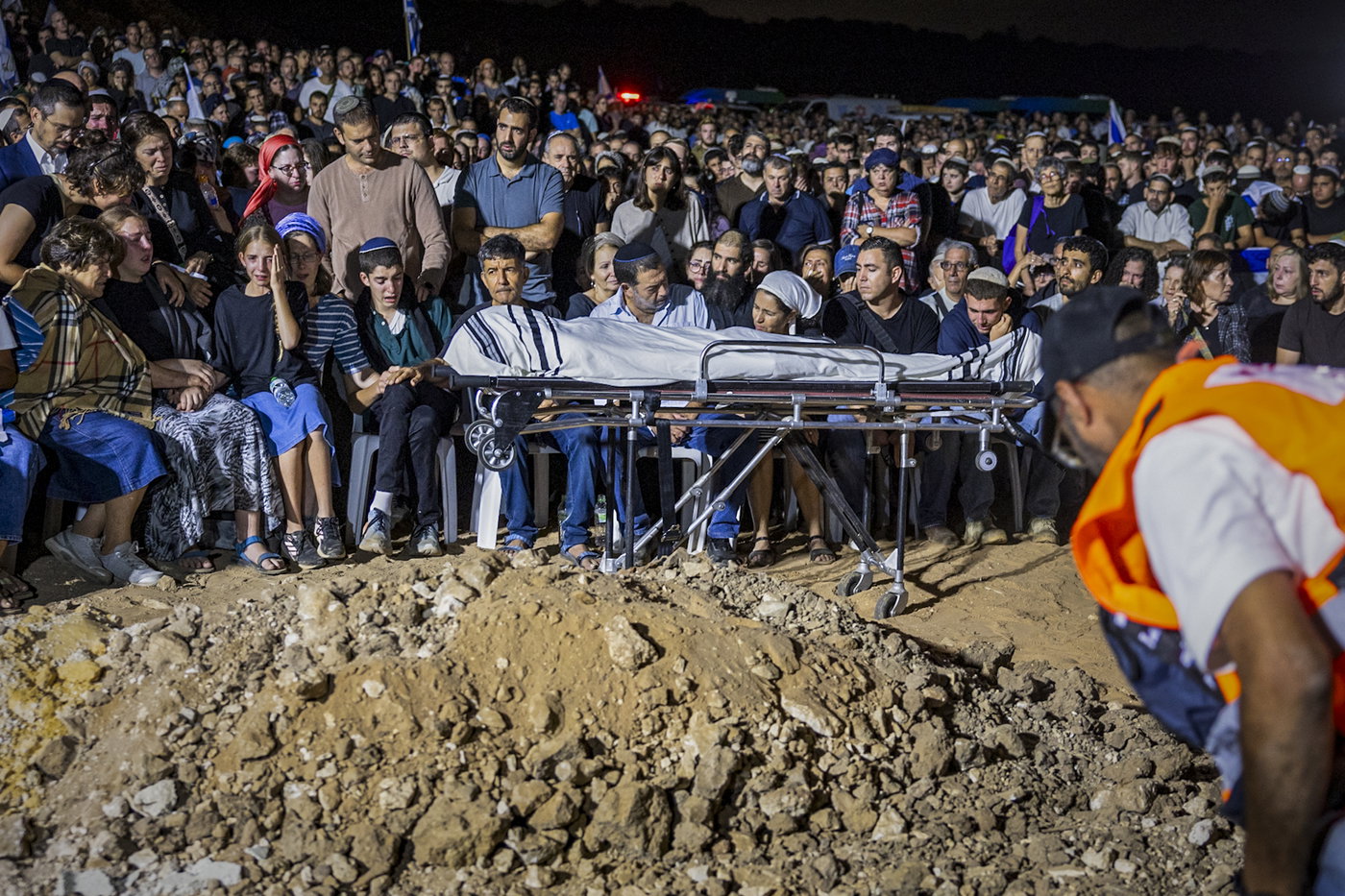 מסע הלוויה, הלילה