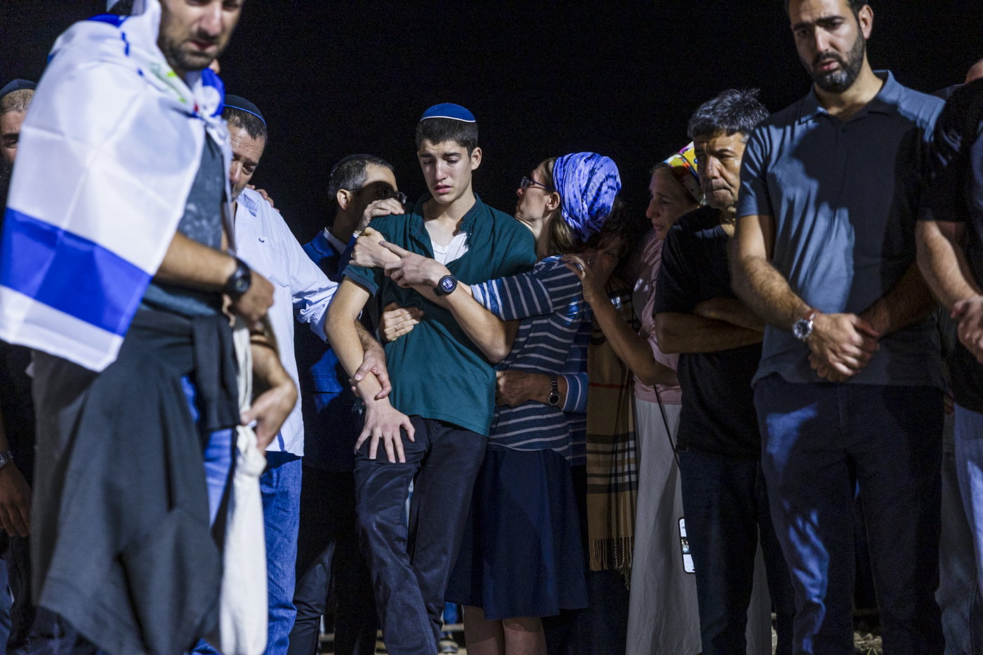 מסע הלוויה, הלילה