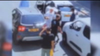 תיעוד קשה: נהג שלף סכין והכה באכזריות נהג אחר - ואז ניסה לשחד אותו