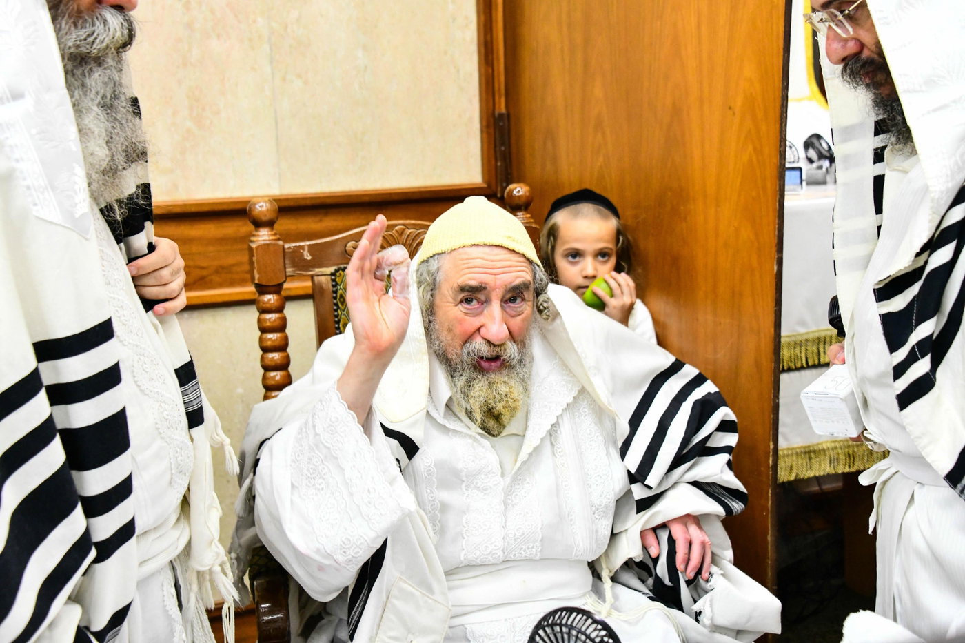 מוצאי יו"כ בחצה"ק רחמסטריווקא