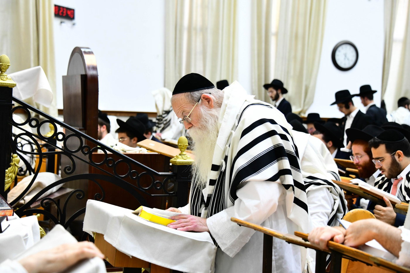 ליל כל נדרי בישיבת סלבודקה