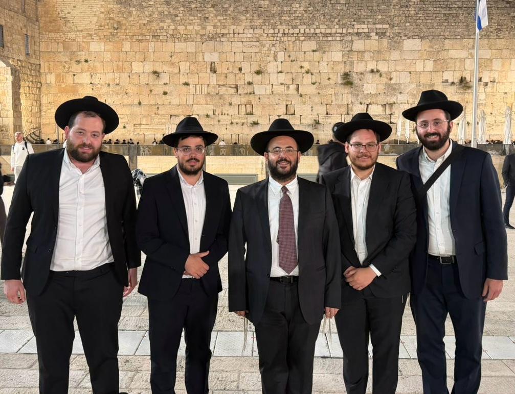 "מעוז הפלסטינים הגדול בעולם" | רבה הראשי של צ'ילה בריאיון חג על הסוכות ודרמת האתרוגים • צפו