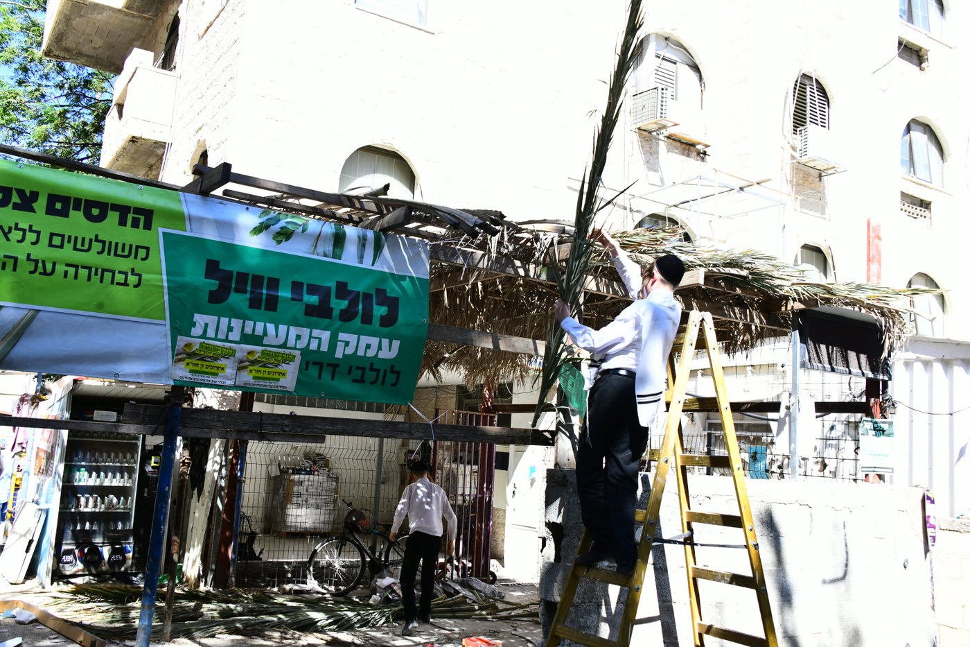 אווירת ערב חג הסוכות בבני ברק