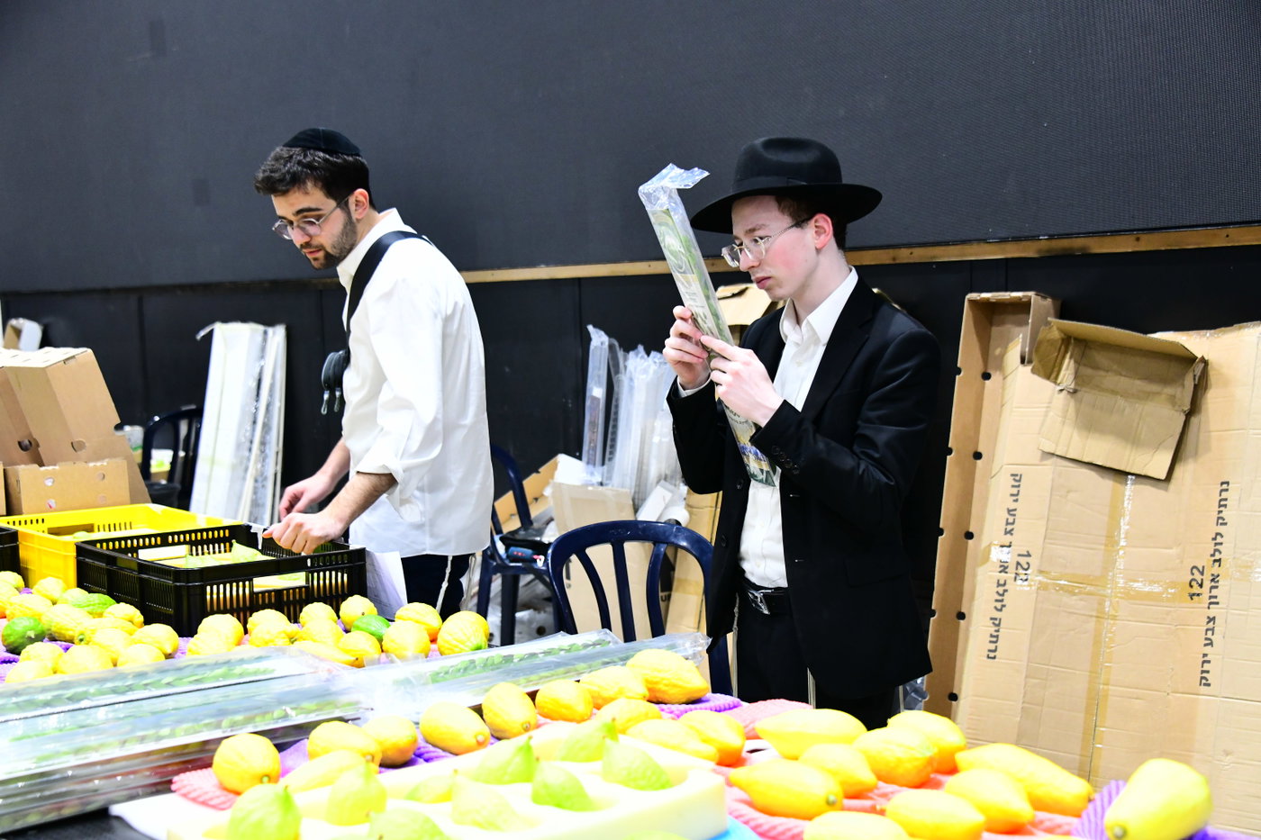 אווירת ערב חג הסוכות בבני ברק