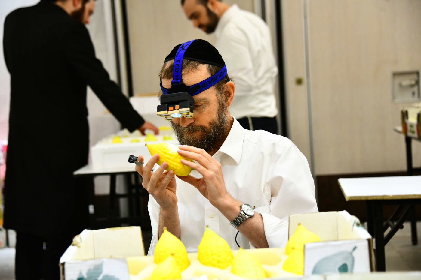 אווירת ערב חג הסוכות בבני ברק