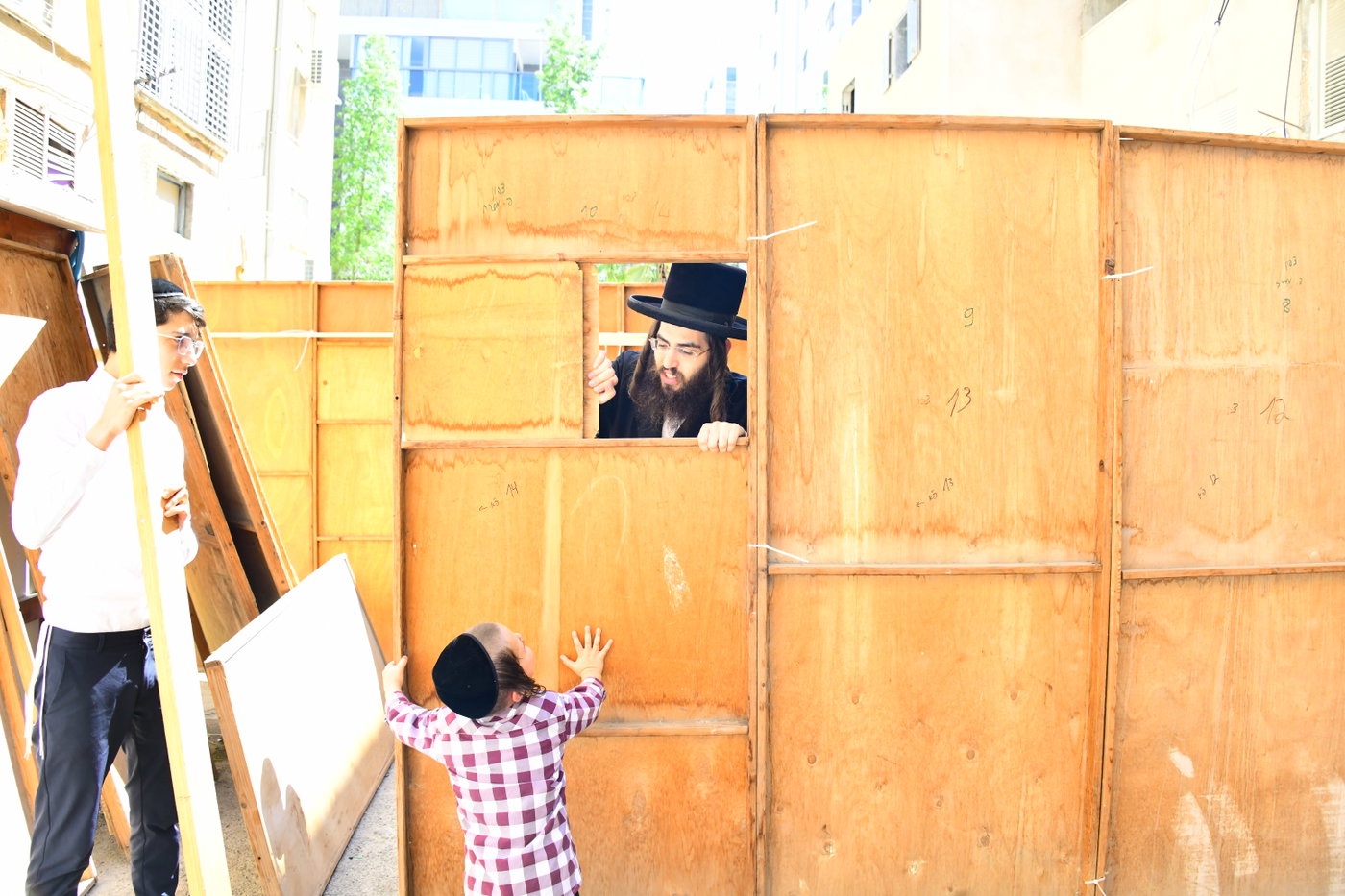 אווירת ערב חג הסוכות בבני ברק