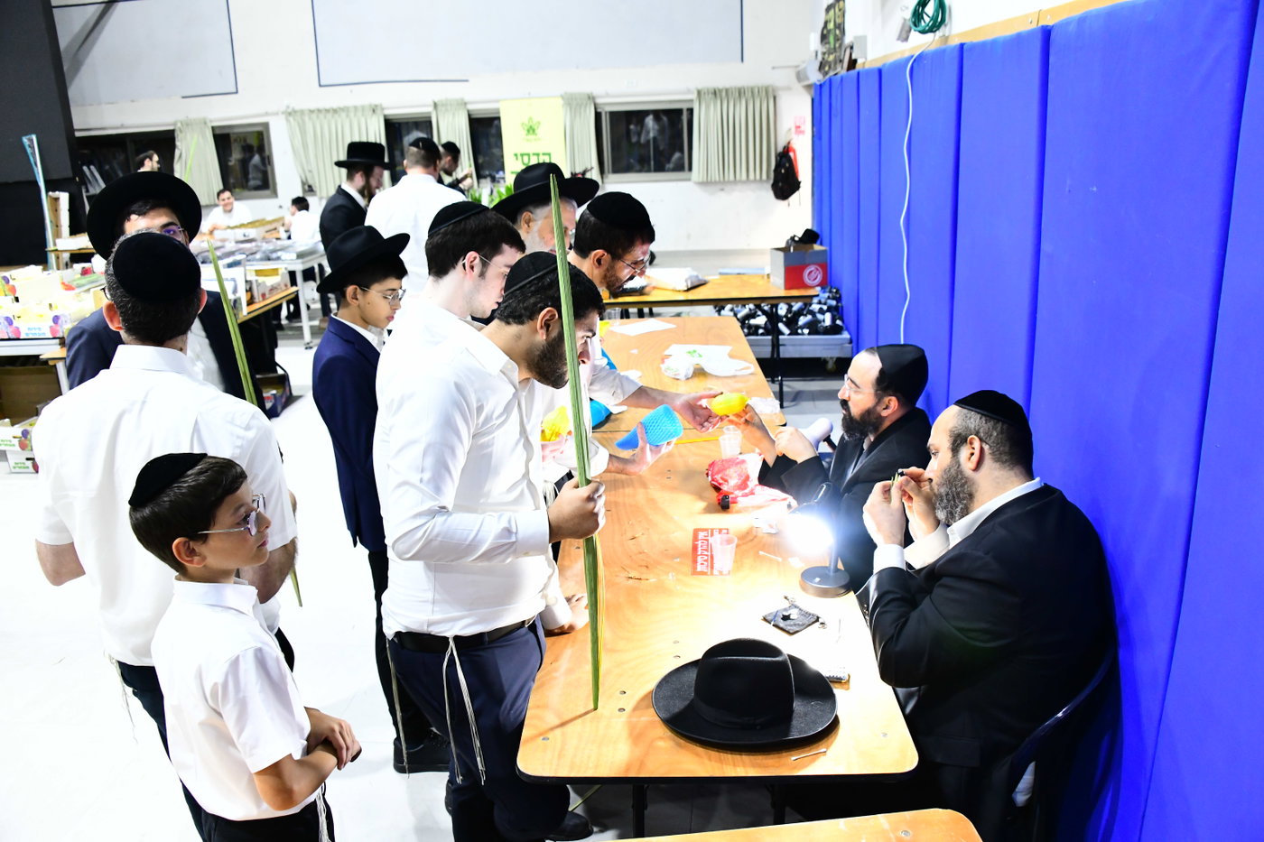 אווירת ערב חג הסוכות בבני ברק