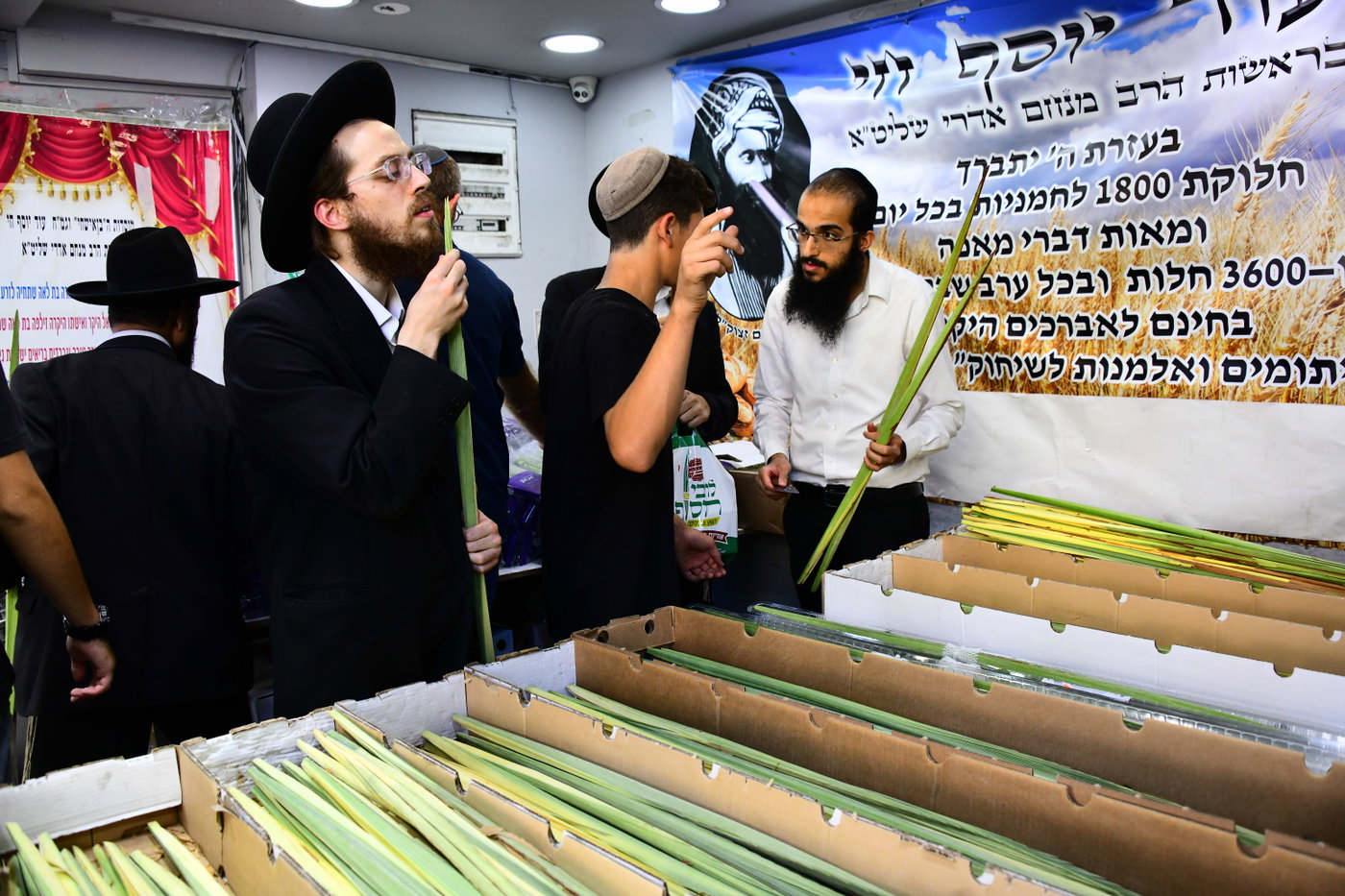 אווירת ערב חג הסוכות בבני ברק