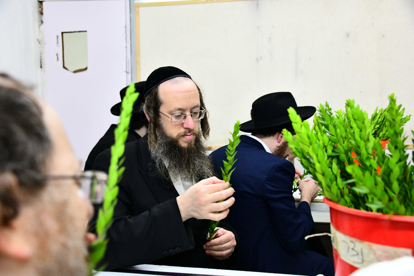 אווירת ערב חג הסוכות בבני ברק