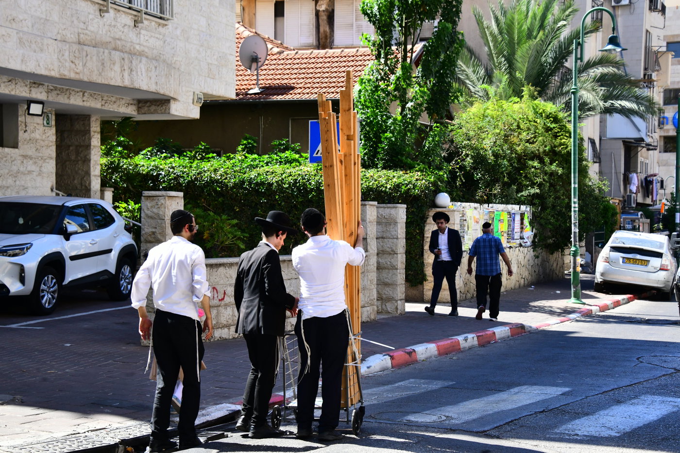 אווירת ערב חג הסוכות בבני ברק