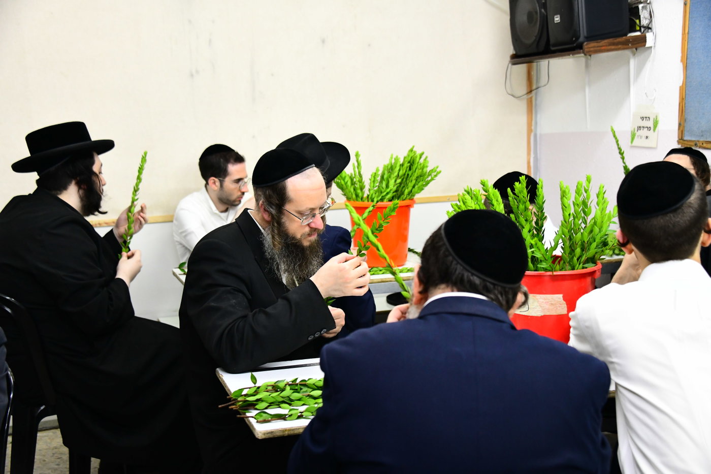 אווירת ערב חג הסוכות בבני ברק