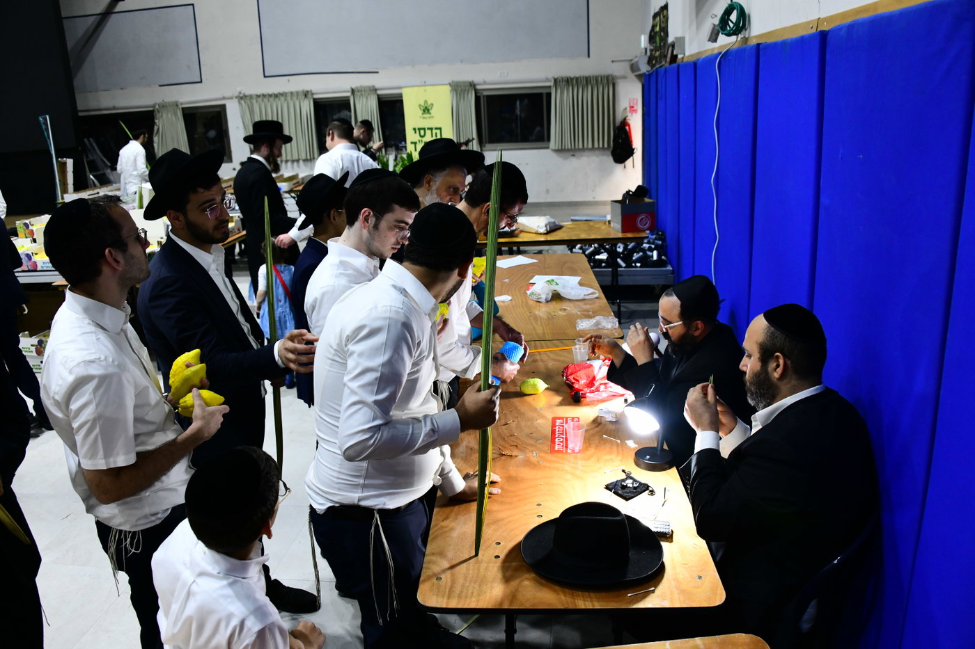 אווירת ערב חג הסוכות בבני ברק