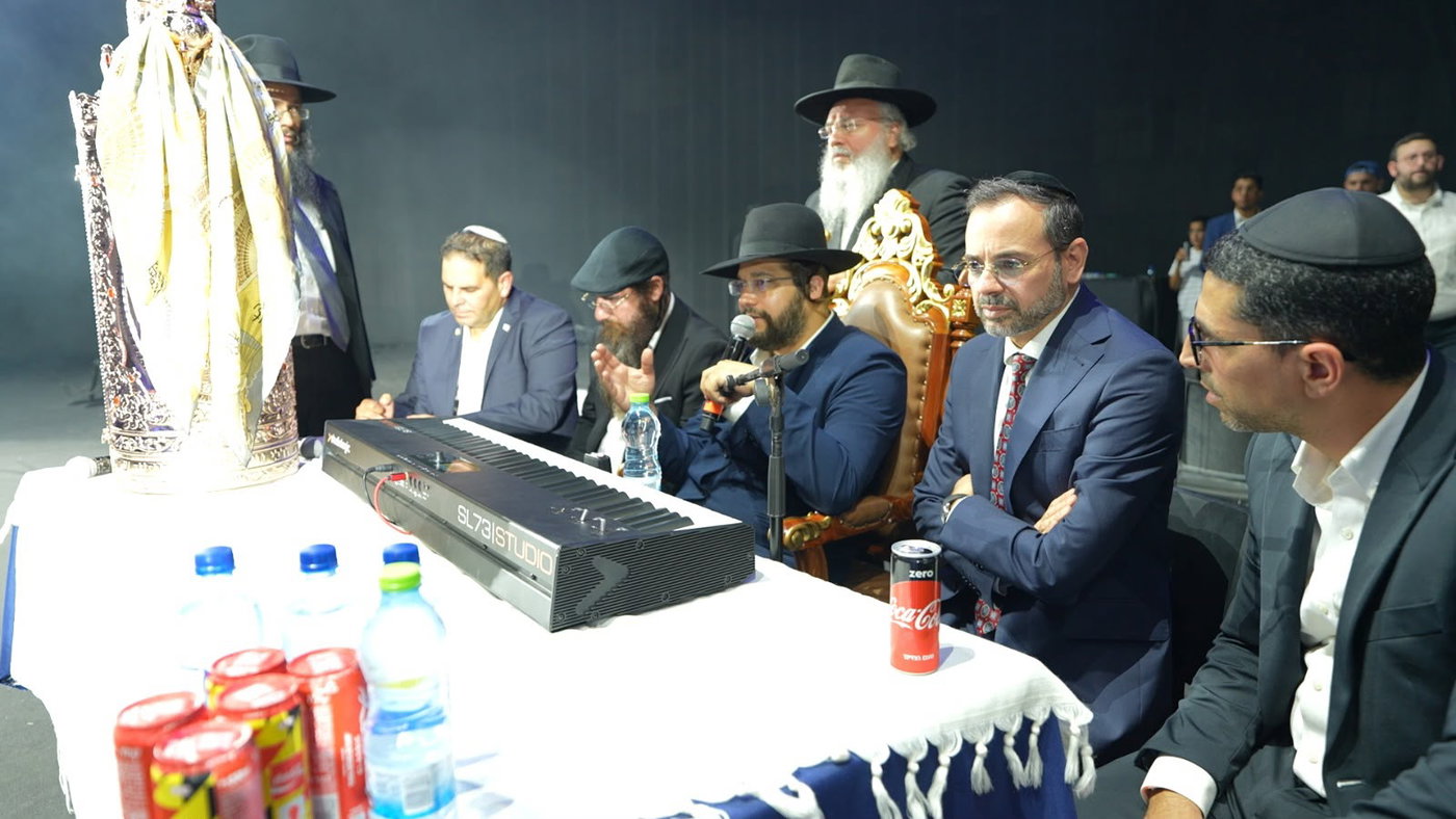 רבבות במעמד הסליחות האחרונות בראשות הגאון הינוקא