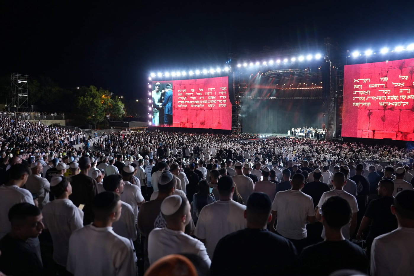 רבבות במעמד הסליחות האחרונות בראשות הגאון הינוקא