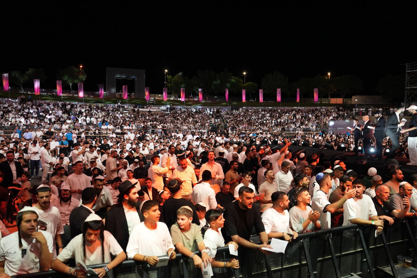 רבבות במעמד הסליחות האחרונות בראשות הגאון הינוקא