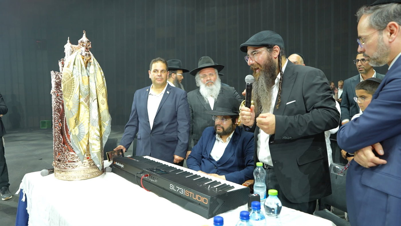 רבבות במעמד הסליחות האחרונות בראשות הגאון הינוקא