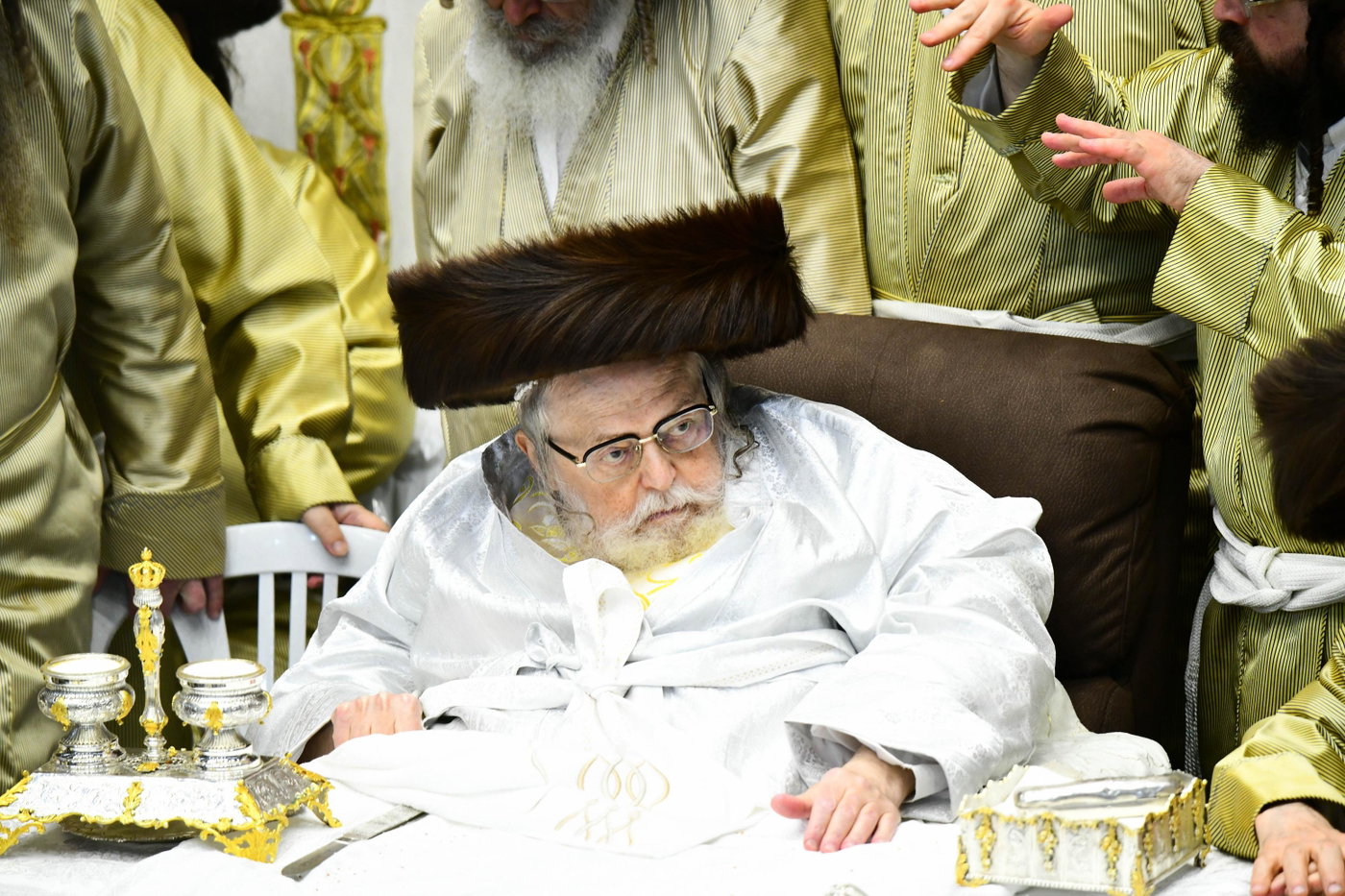 האדמו"ר מתולדות אברהם יצחק בטיש מוצאי יום כיפור