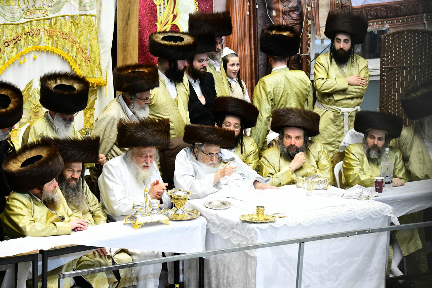האדמו"ר מתולדות אברהם יצחק בטיש מוצאי יום כיפור